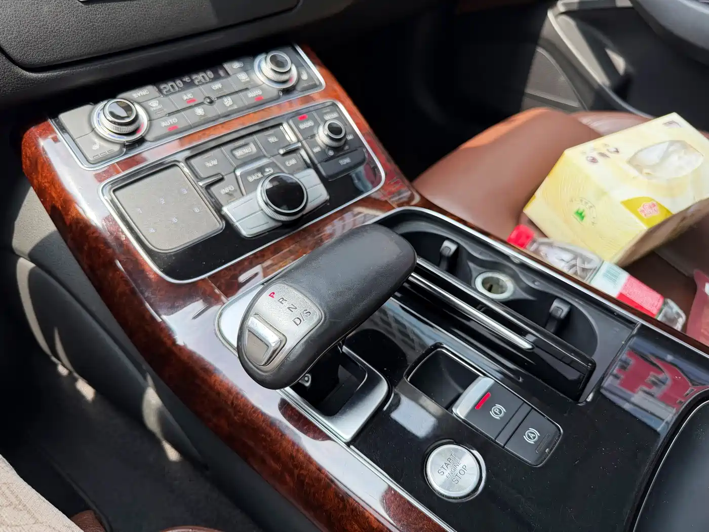 Фото 20 - Audi A8
