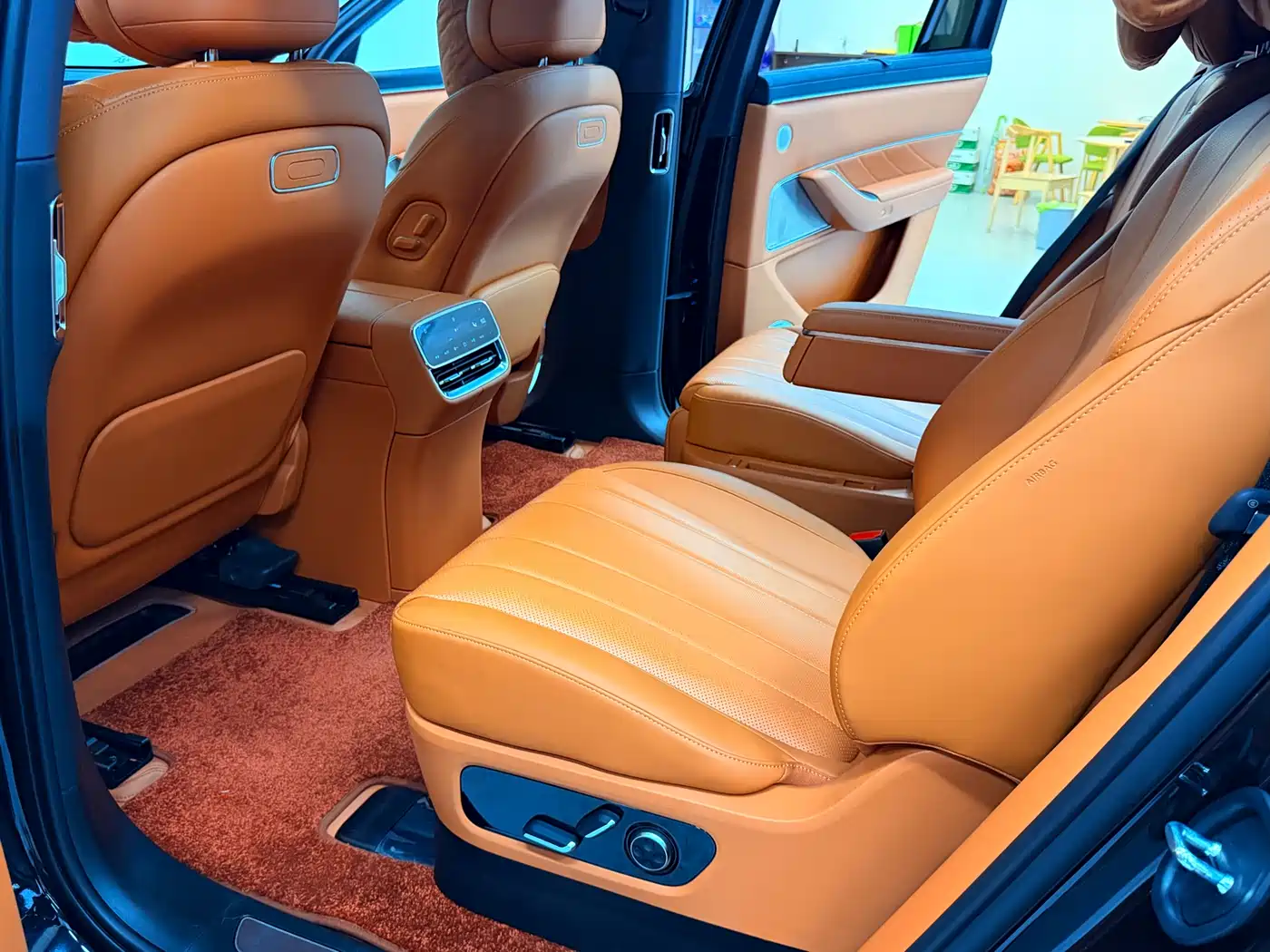 AITO Wenjie AITO M8 2025 Model Extended Range Max+ Edition 53.4kWh 6-Seater фото 8