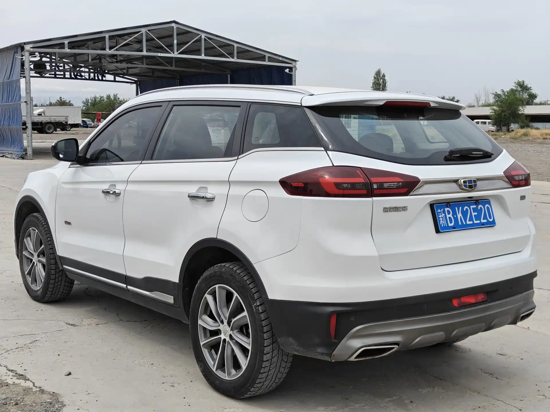 Фото 6 - Geely Atlas