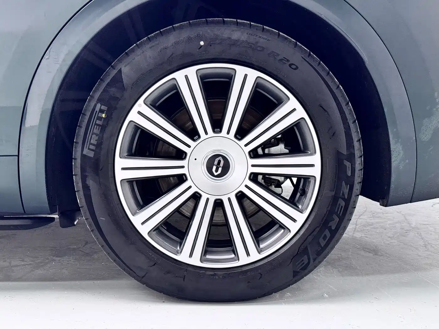 AITO Wenjie AITO M8 2025 Model Extended Range Max+ Edition 53.4kWh 6-Seater фото 7