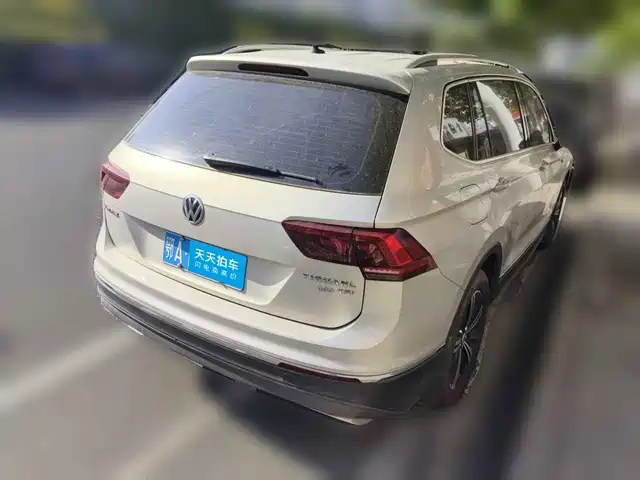 Volkswagen Tiguan L 2018 380TSI Automatic AWD Luxury Edition — фото 2