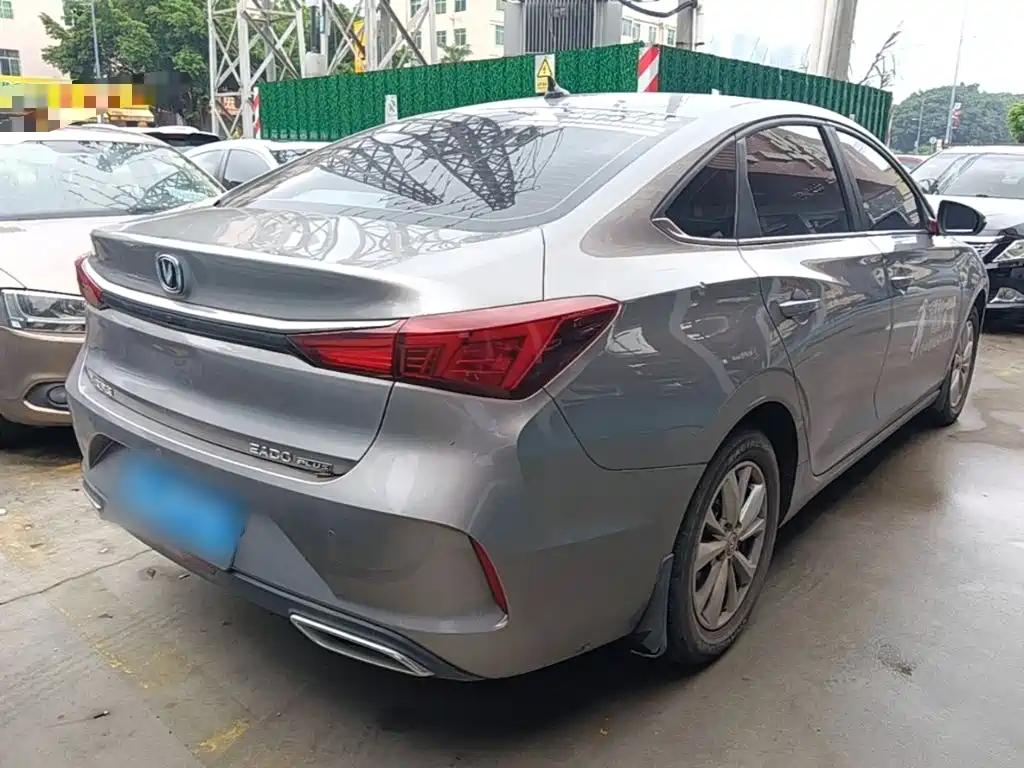 Фото 7 - Changan Eado