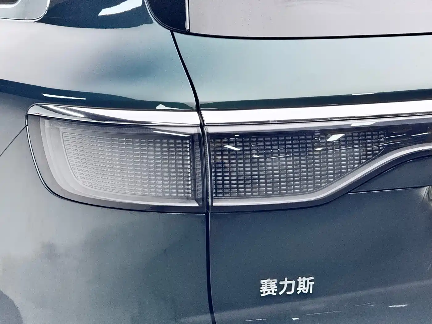 AITO Wenjie AITO M8 2025 Model Extended Range Max+ Edition 53.4kWh 6-Seater фото 17