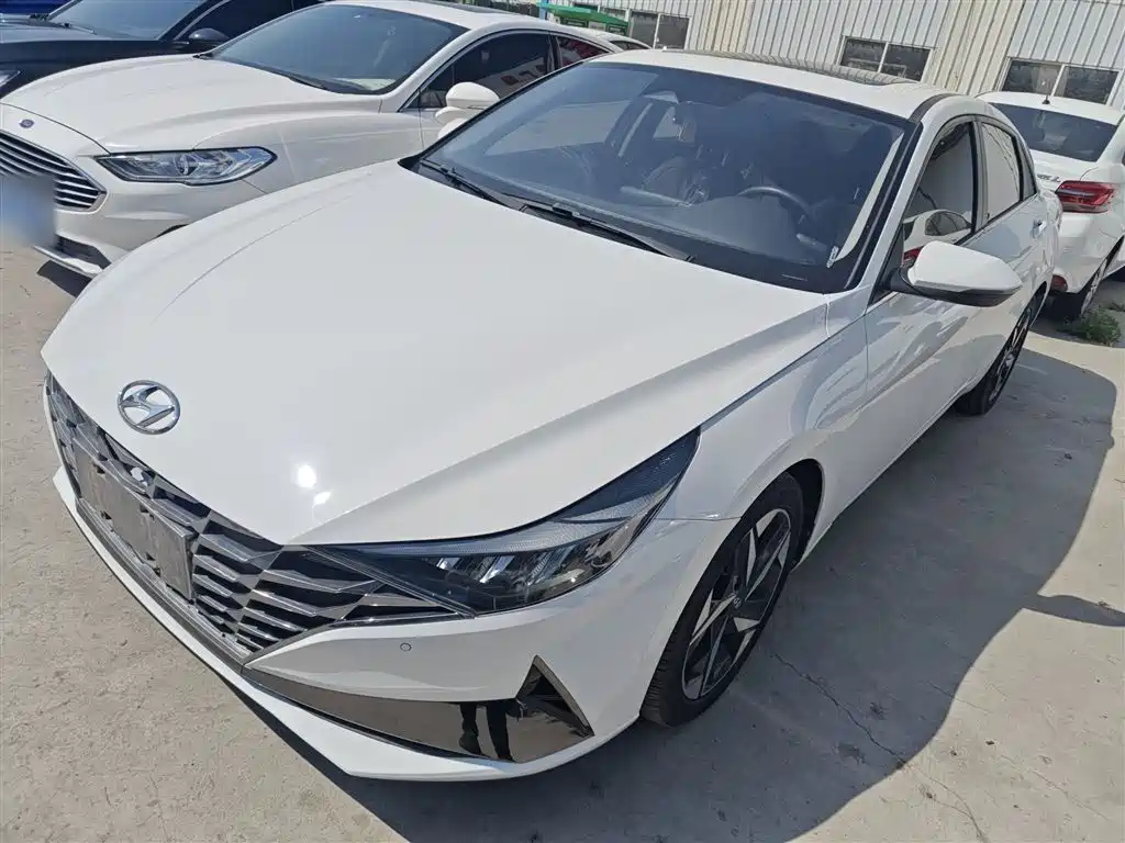 Hyundai Elantra 2022 1.5L CVT LUX Premium Edition