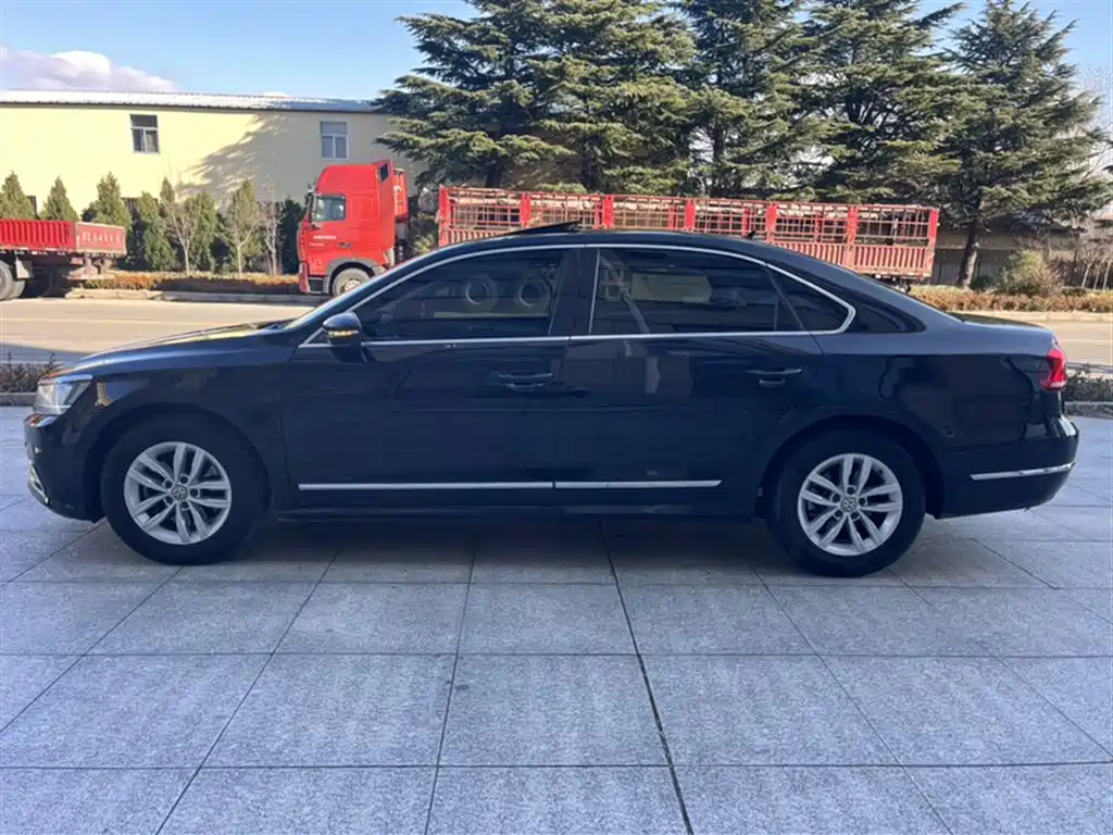 Volkswagen Passat 2015 1.8TSI DSG Honor Edition фото 10