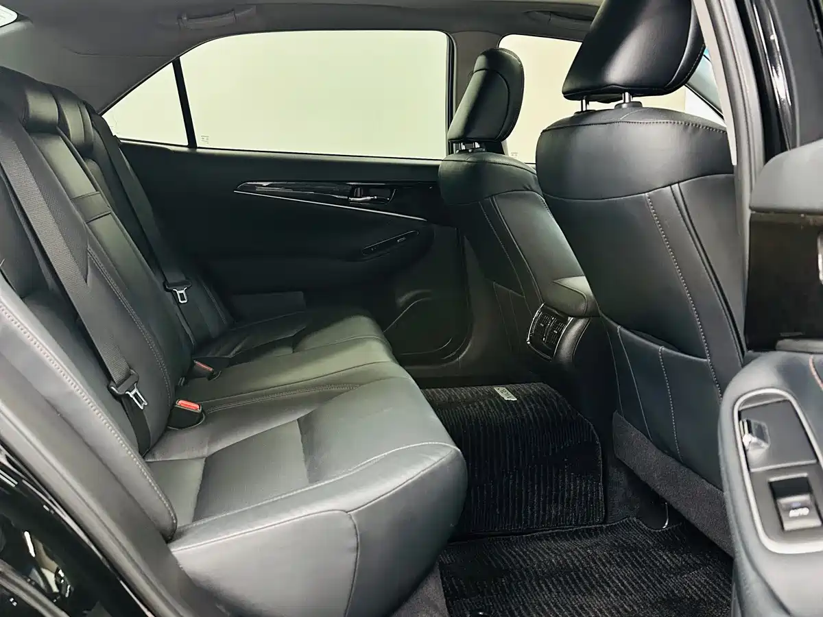 Toyota Crown 2018 2.0T Fashion Edition фото 12