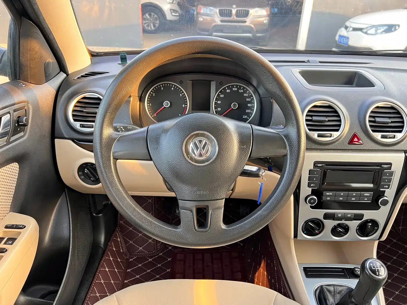Volkswagen Lavida 2013 Classic 1.6L Manual Style Edition фото 14
