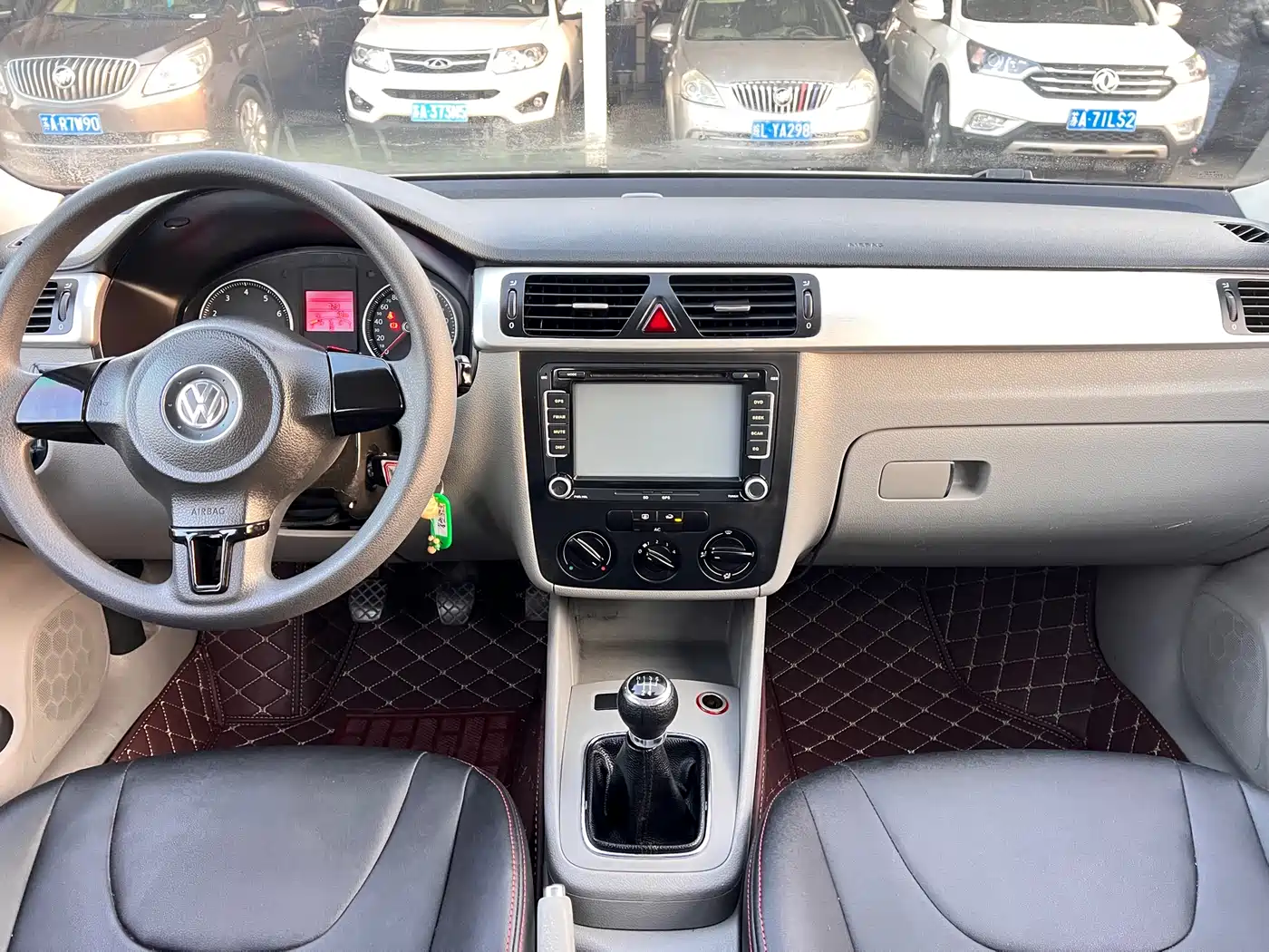 Volkswagen Bora 2012 1.6L Manual Comfort Model фото 15