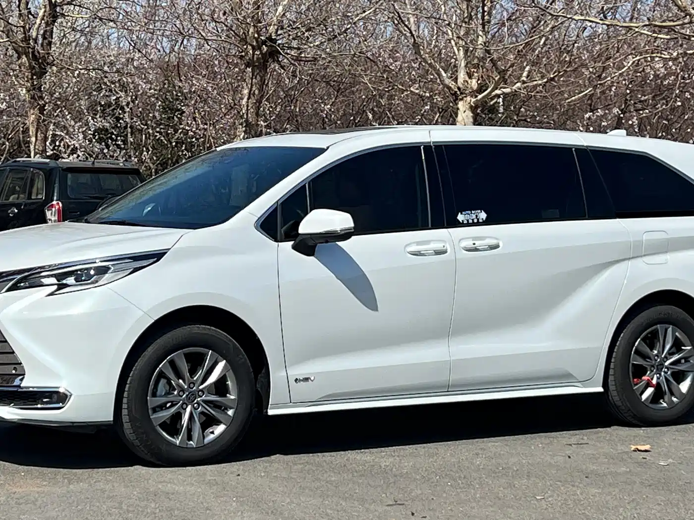Toyota Sienna 2024 2.5L Hybrid Comfort Edition фото 2