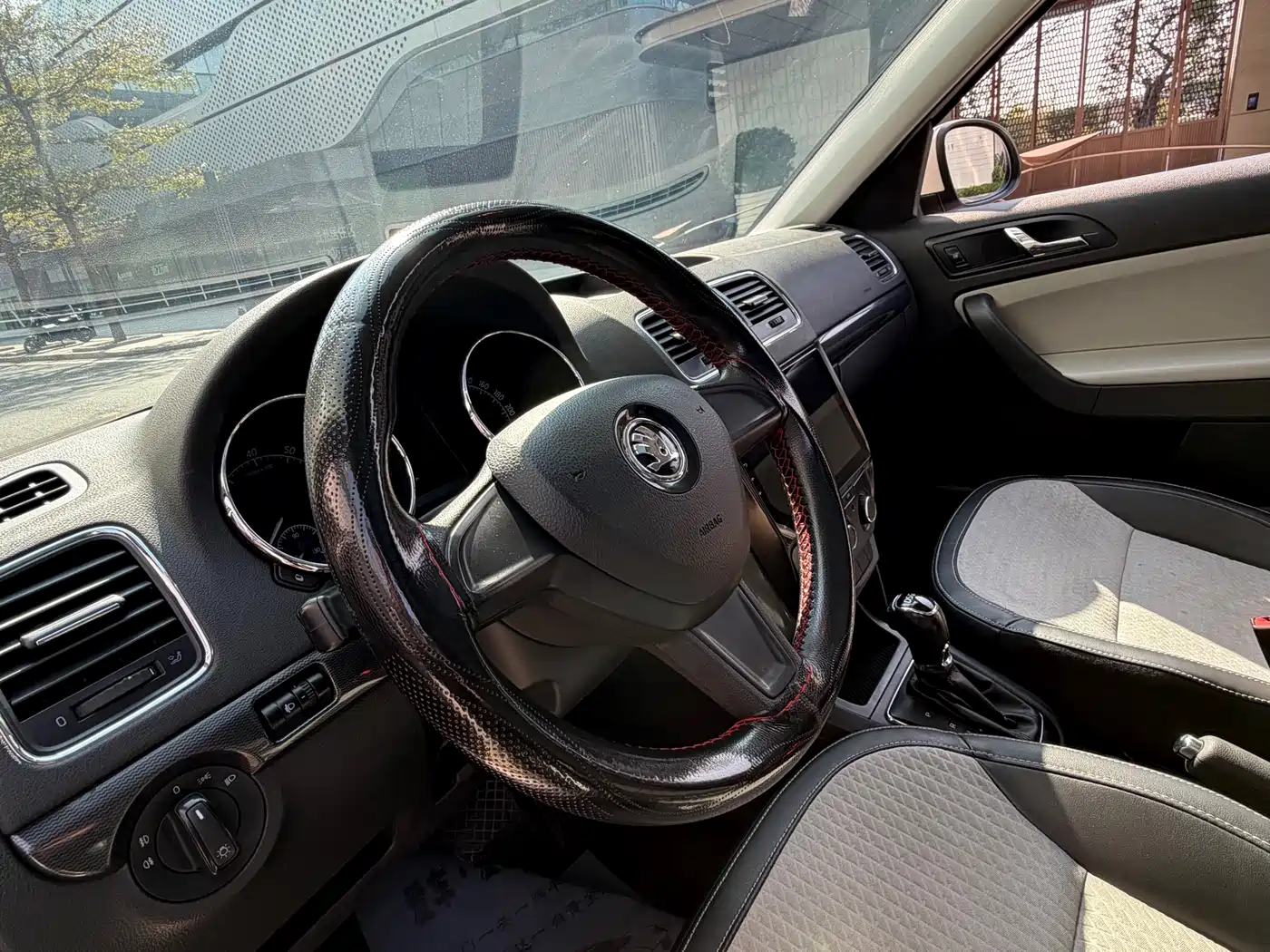 Škoda Yeti 2017 TSI280 DSG Advance фото 9