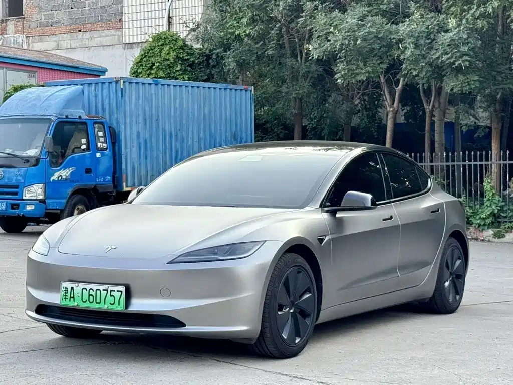 Tesla Model 3 2025