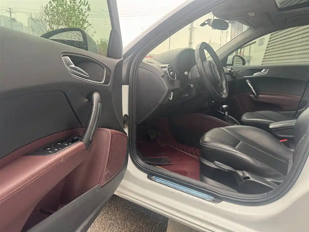 Audi A1 2013 Model 30 TFSI Sportback Ego фото 13