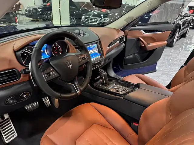 Maserati Levante 2018 3.0T Standard Edition — фото 4