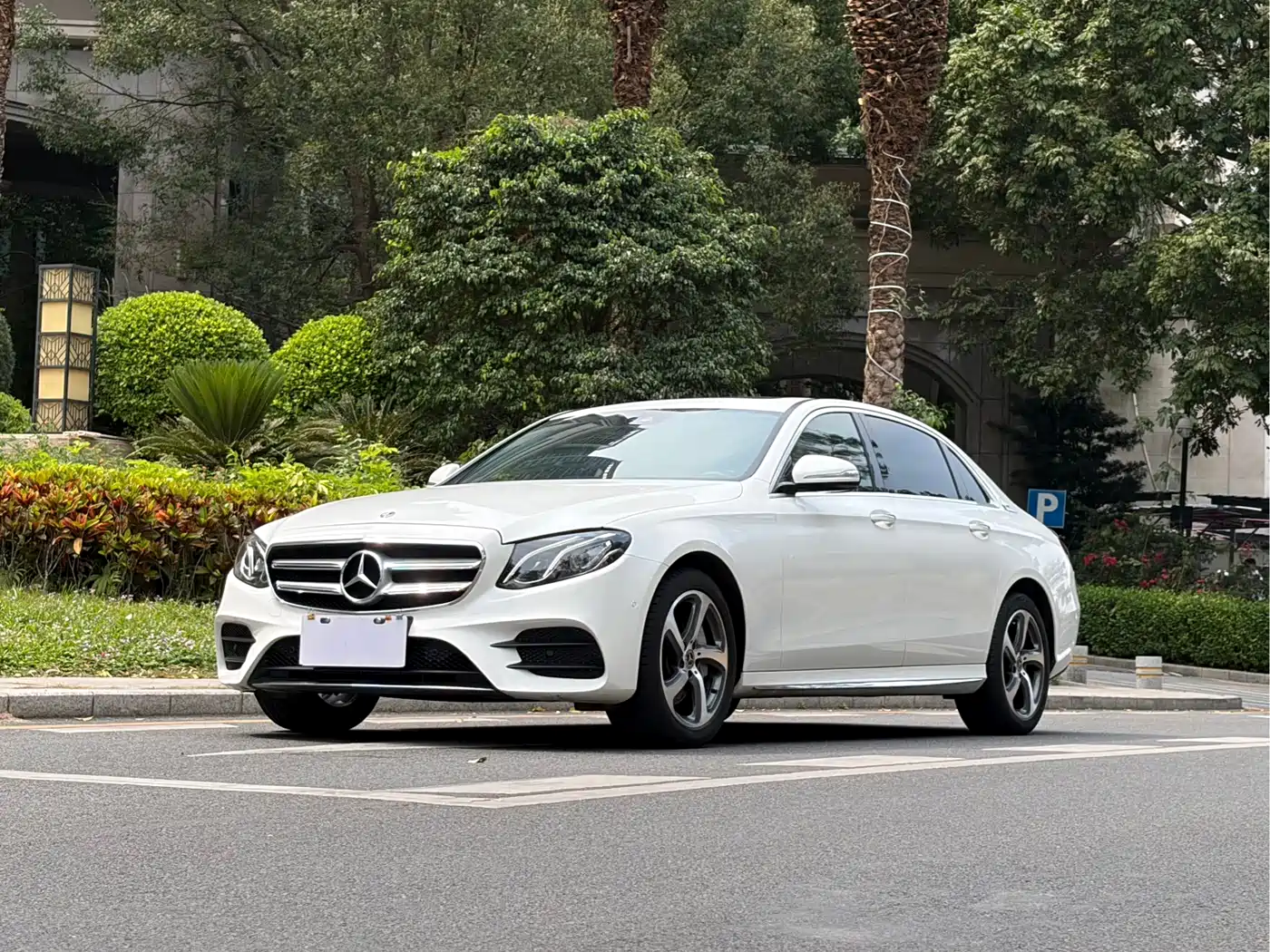 Mercedes-Benz E-Class 2016 E 300 L Sport Fashion Type