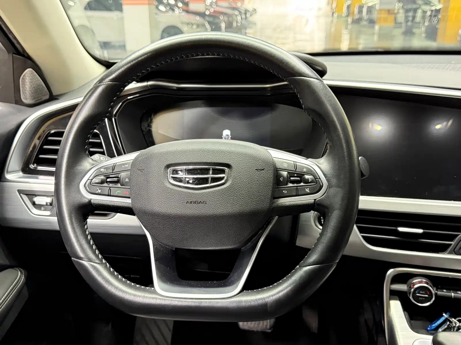 صورة 14 - Geely Tugella