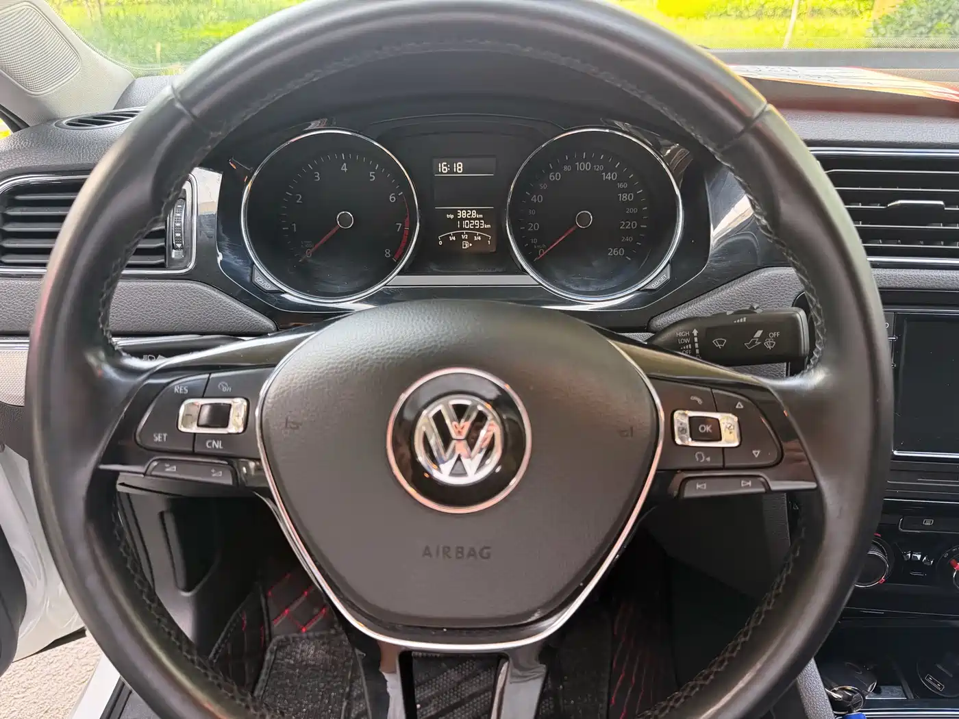 Volkswagen Sagitar 2018 1.6L Automatic Comfort фото 16