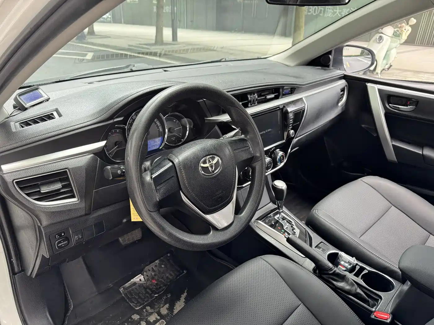 Toyota Corolla 2014 1.6L CVT GL фото 9