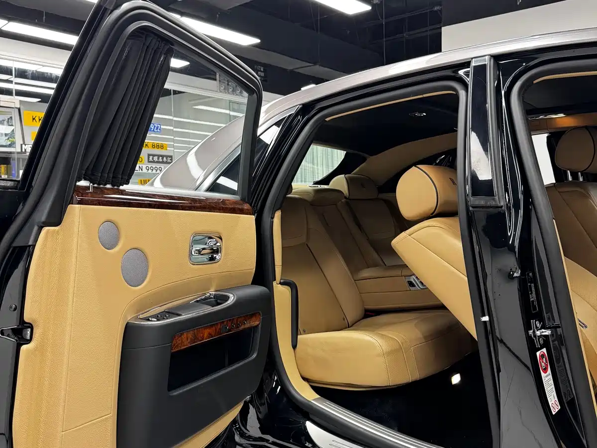 Фото 10 - Rolls-Royce Ghost