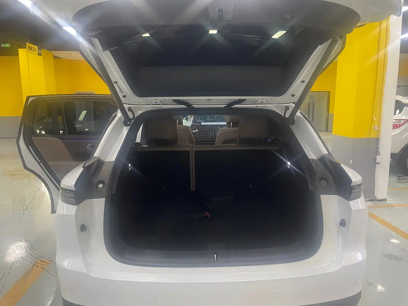 Li Auto i6 2026 2025 2WD Base Model