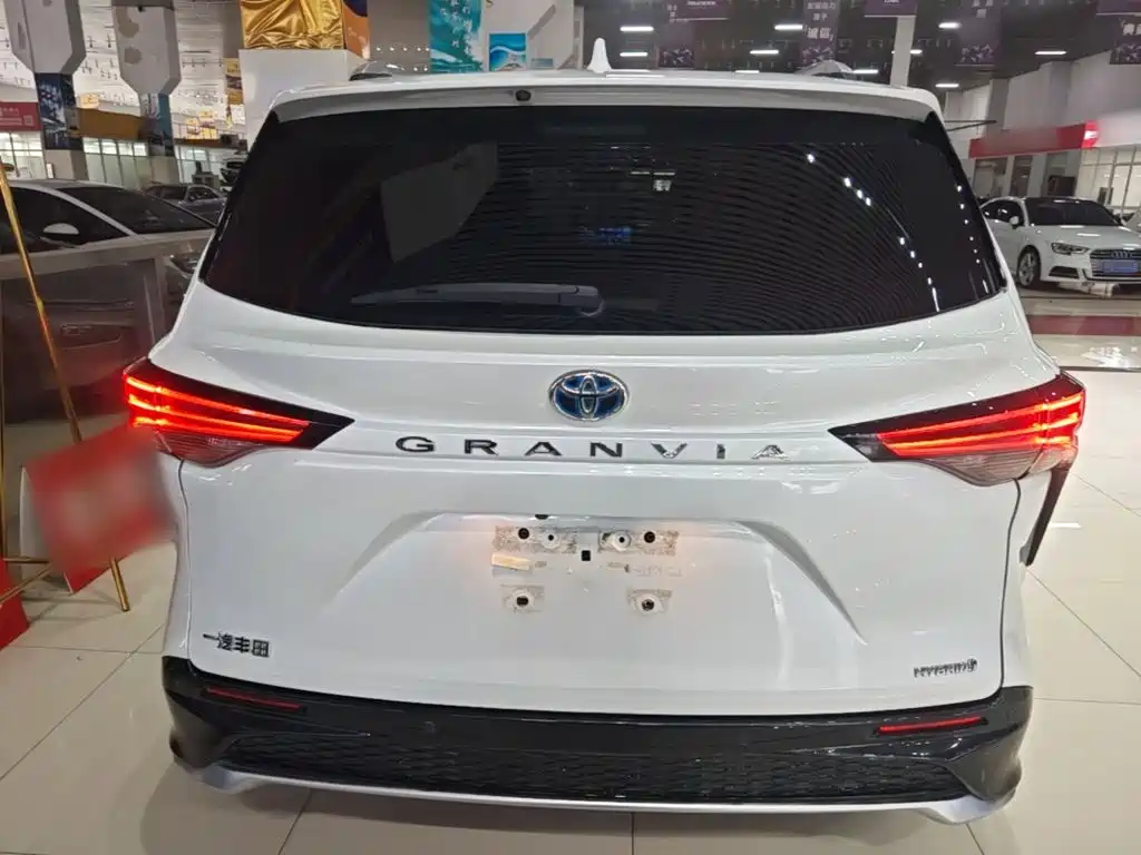 Toyota Granvia 2023 2022 2.5L Hybrid Noble Edition