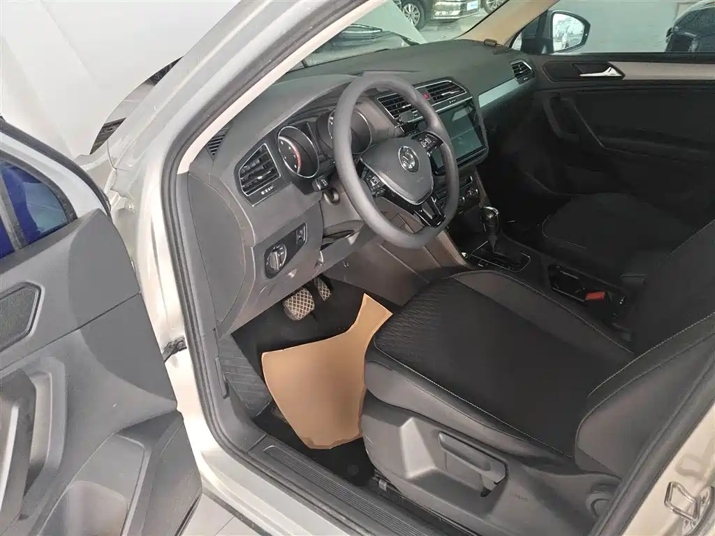 Volkswagen Tiguan L 2017 330TSI Automatic 2WD Trend Edition фото 12