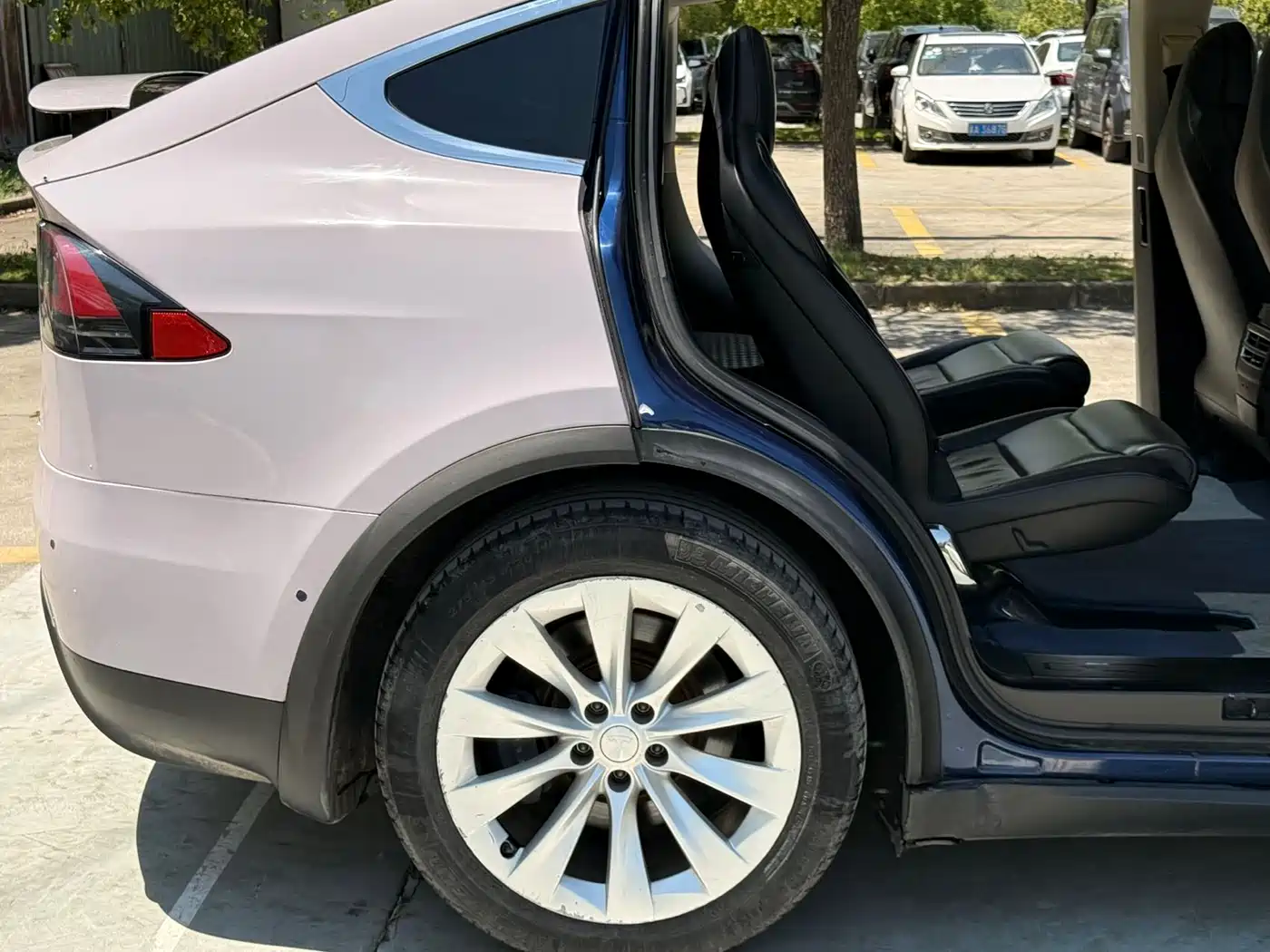 TESLA MODEL X