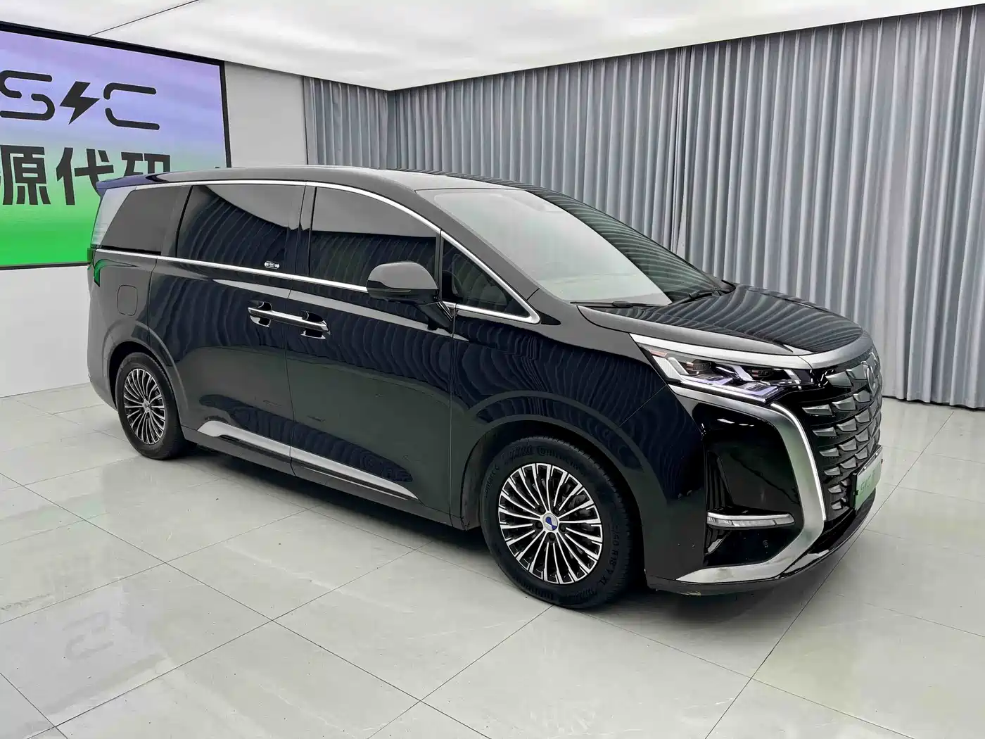 Denza D9 2022 DM-i 970 All-Wheel Drive Honor Edition фото 4