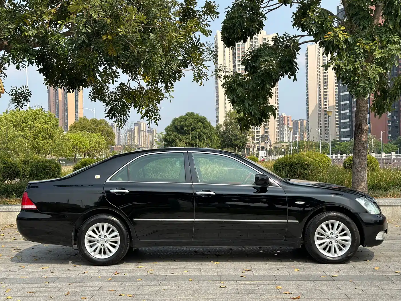 Toyota Crown 2007 2.5L Royal Navigation Edition фото 7