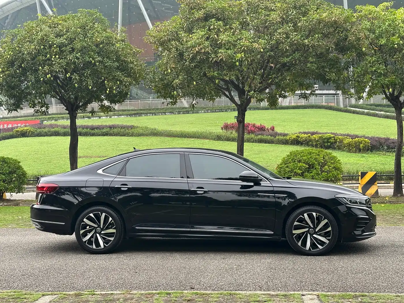 Volkswagen Passat 2024 380TSI Dragon Glory Edition фото 4