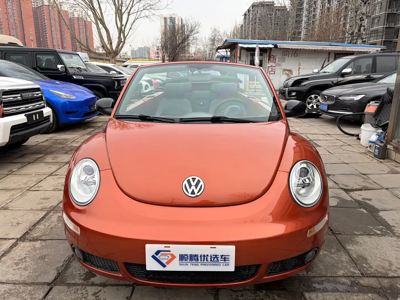 Volkswagen Beetle 2010 Model 2.0 BlackOrange Convertible Luxury Edition фото 2