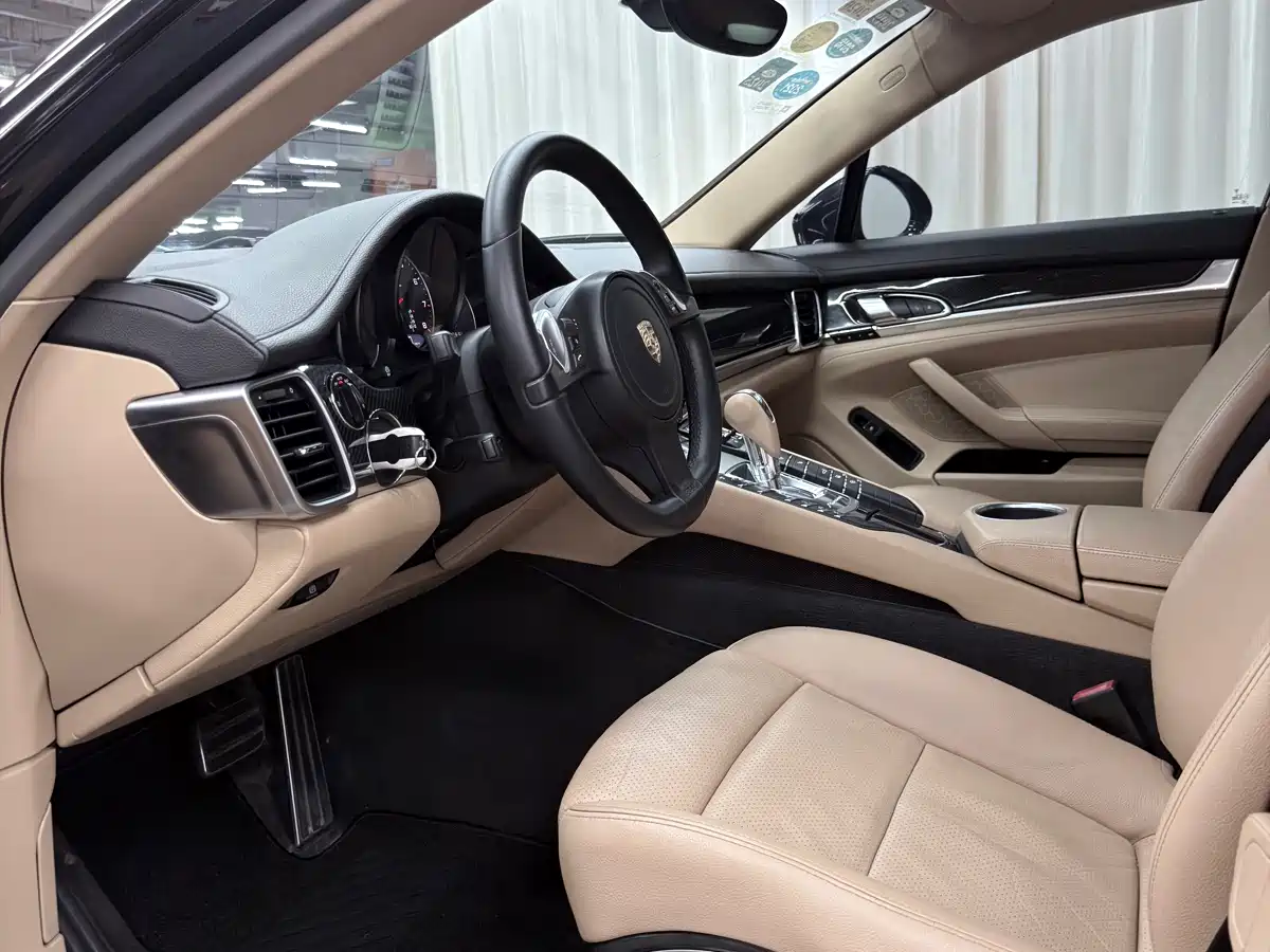 Porsche Panamera 2013 Panamera 4 Platinum Edition 3.6L фото 8