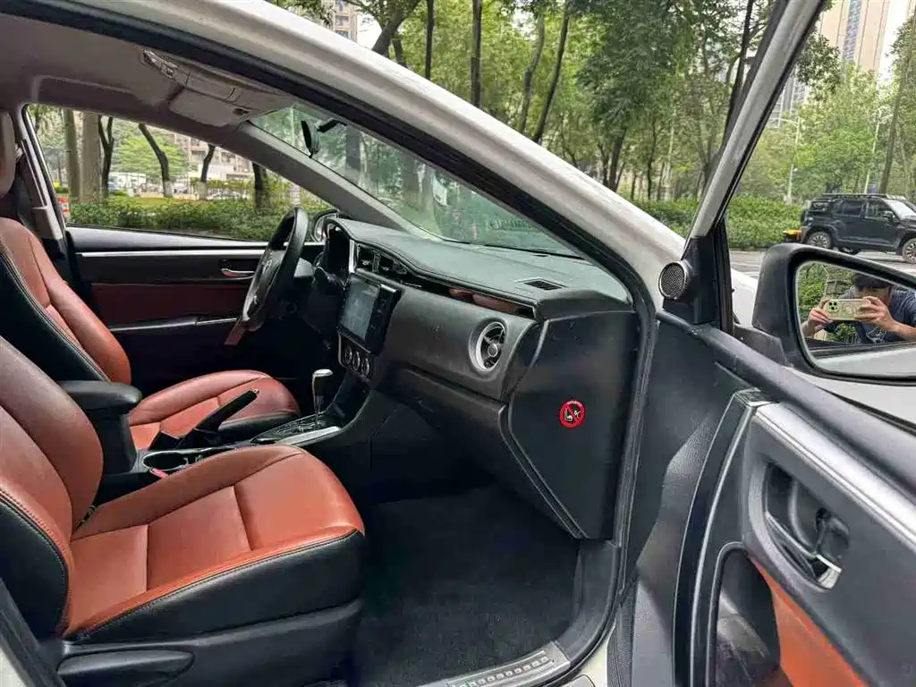 Toyota Corolla 2018 1.2T S-CVT GL Smart Edition фото 8