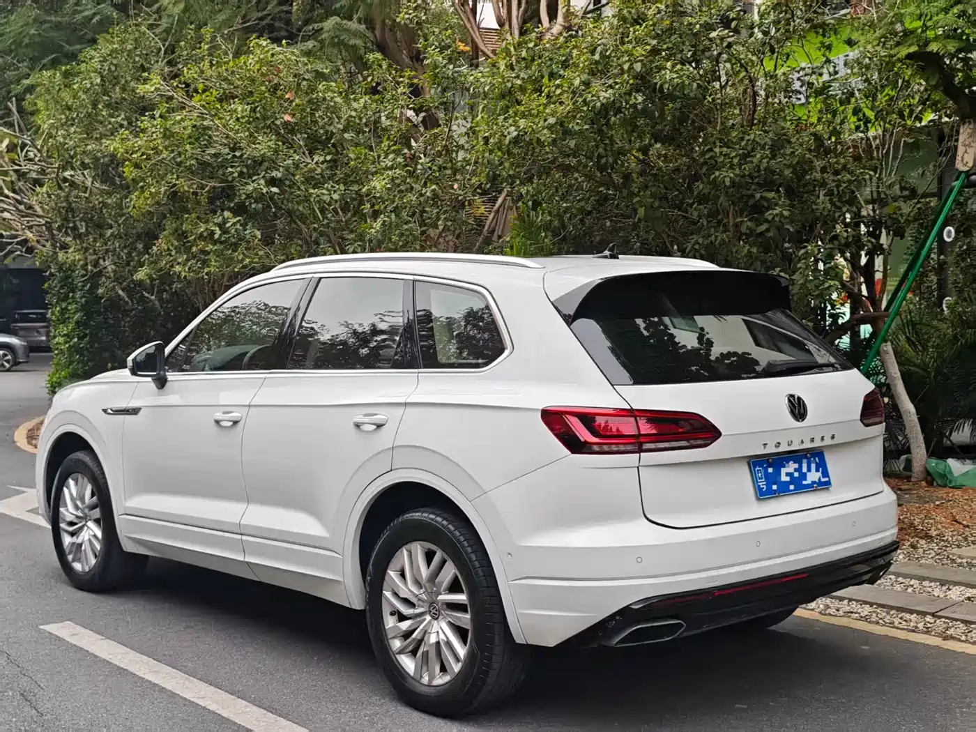VOLKSWAGEN TOUAREG
