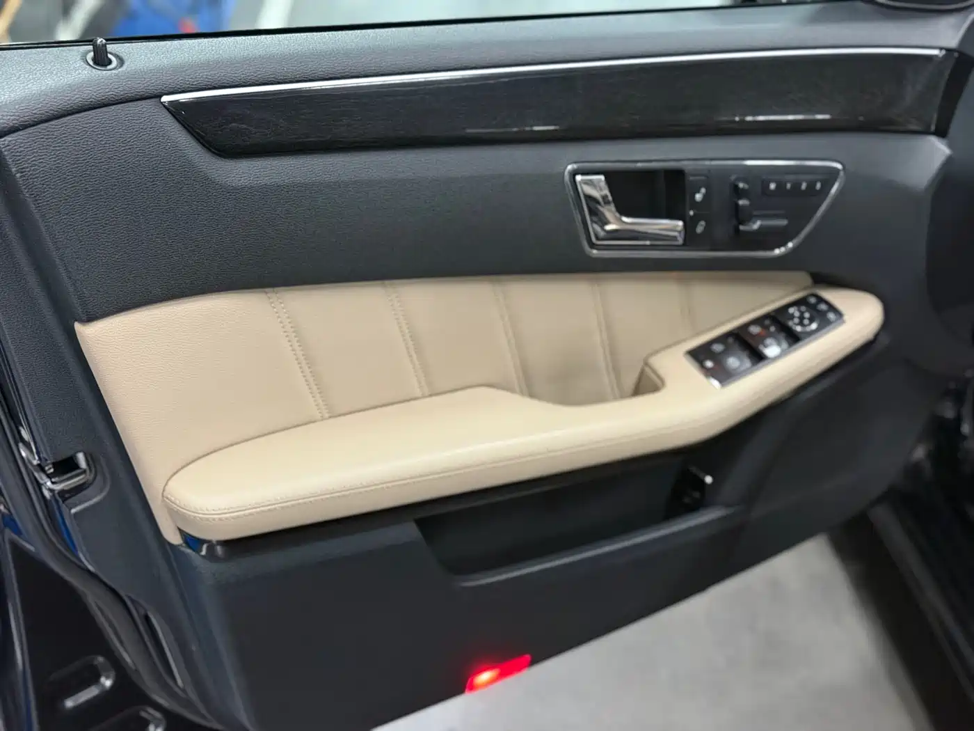 Mercedes-Benz E-Class 2010 E 300 L Fashion фото 7