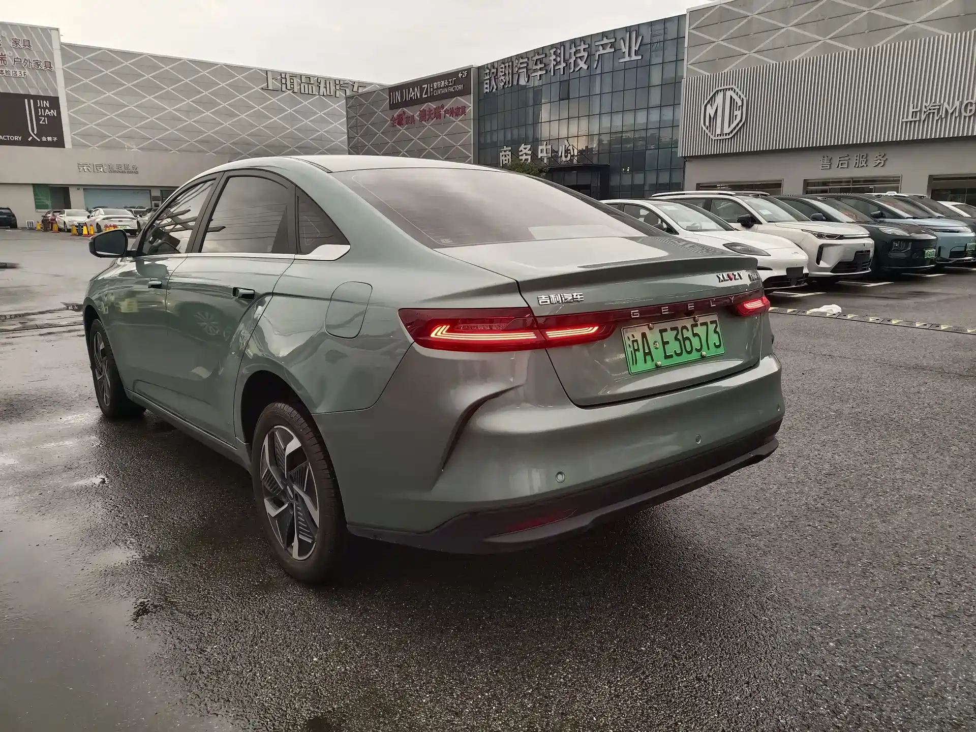 Фото 4 - Geely Geometry G6