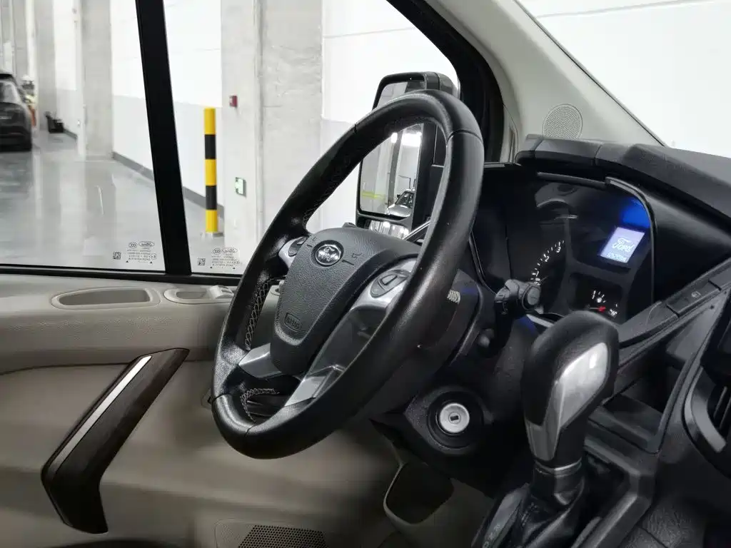 Ford Tourneo 2017 2017 2.0T Automatic Smart Elite Edition