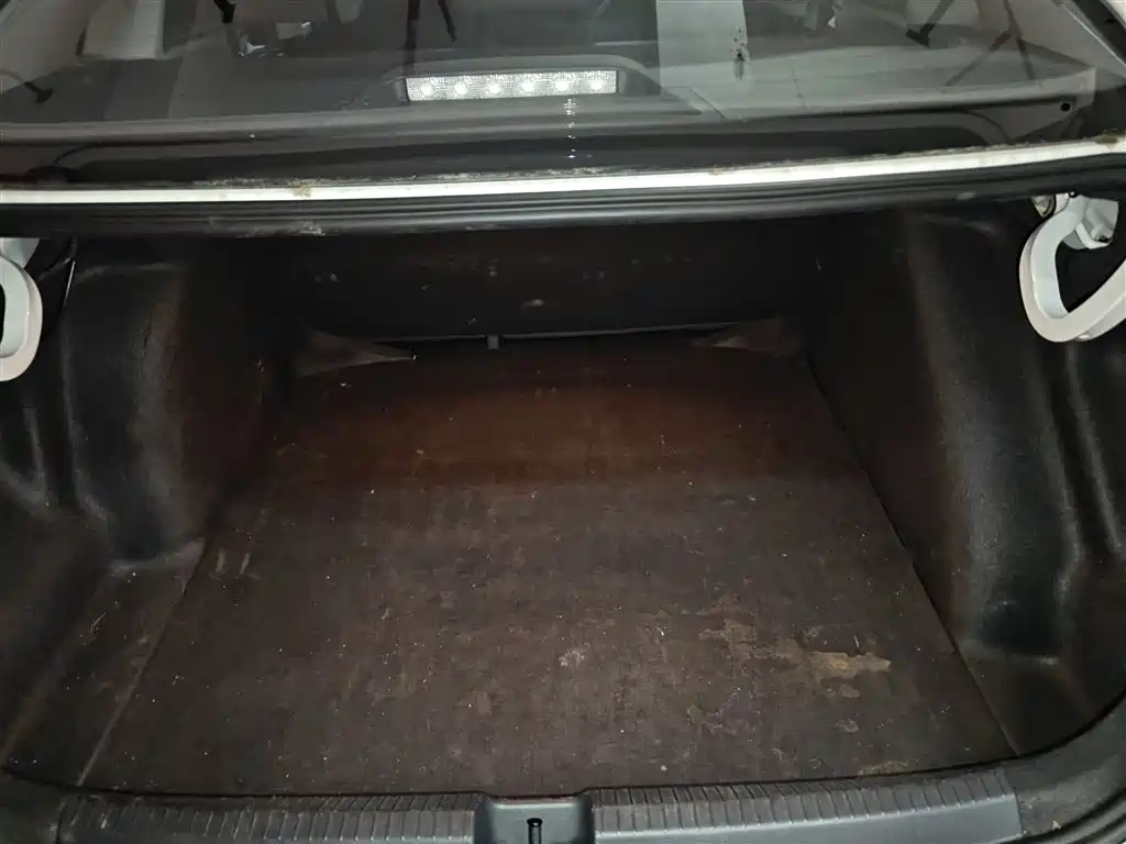 Volkswagen Lavida 2023 New Sharp 1.5L Auto Premium Edition фото 15