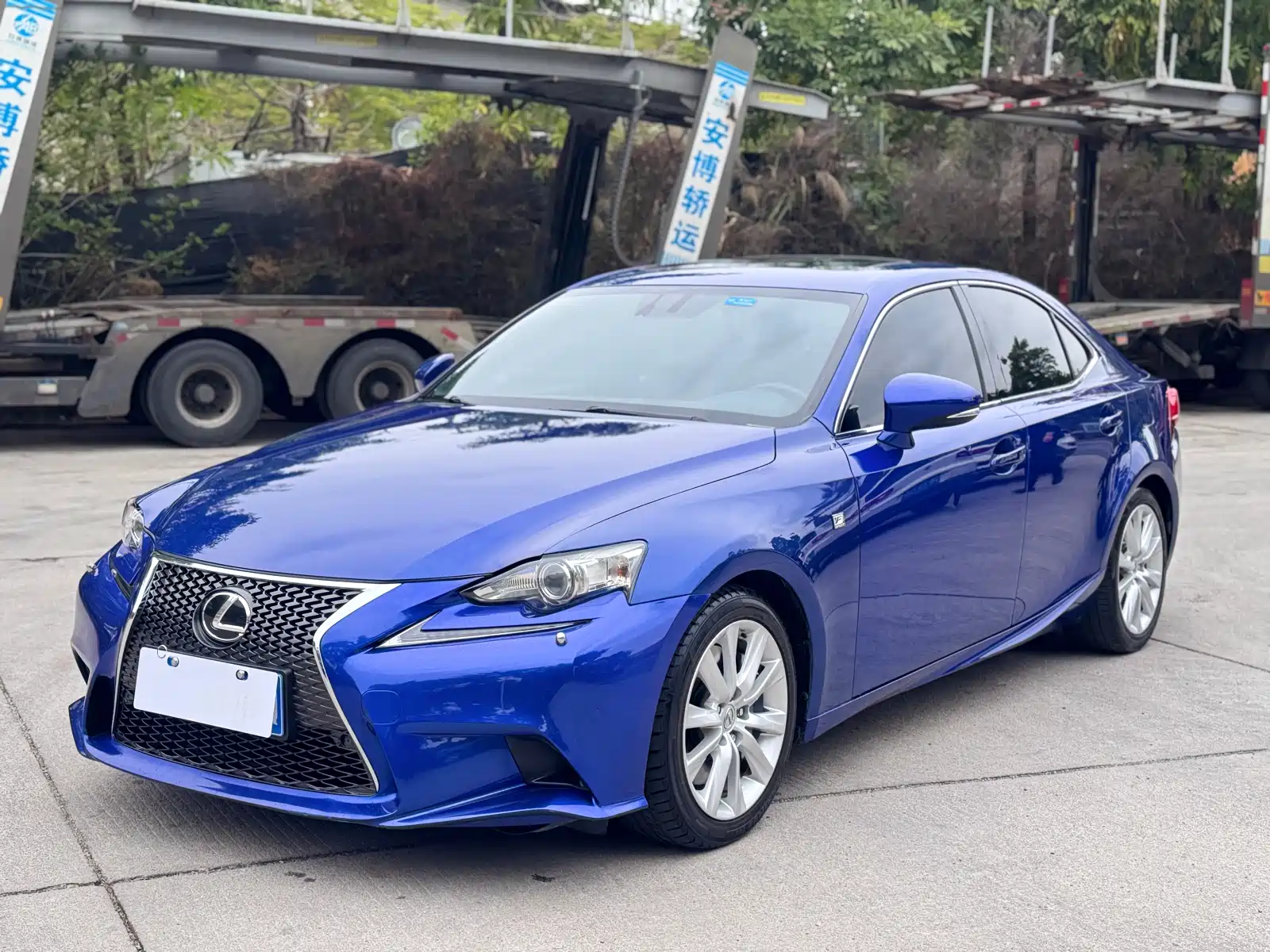 Фото 1 - Lexus IS