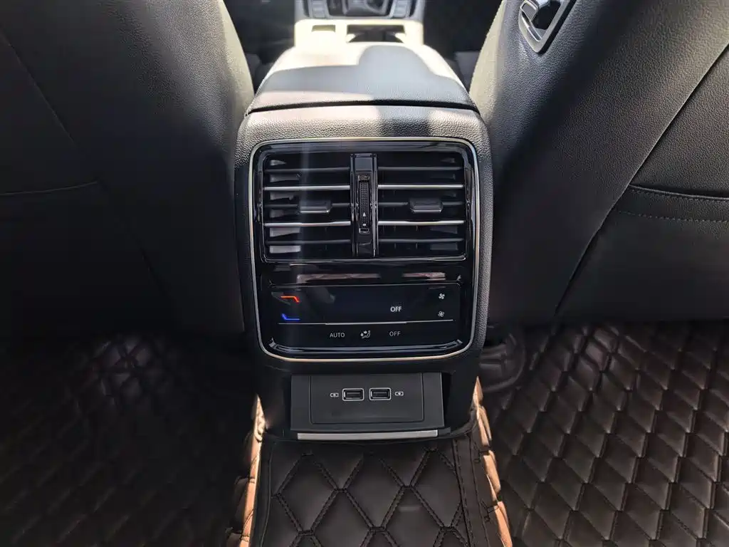 Volkswagen Magotan 2020 330TSI DSG Luxury фото 16