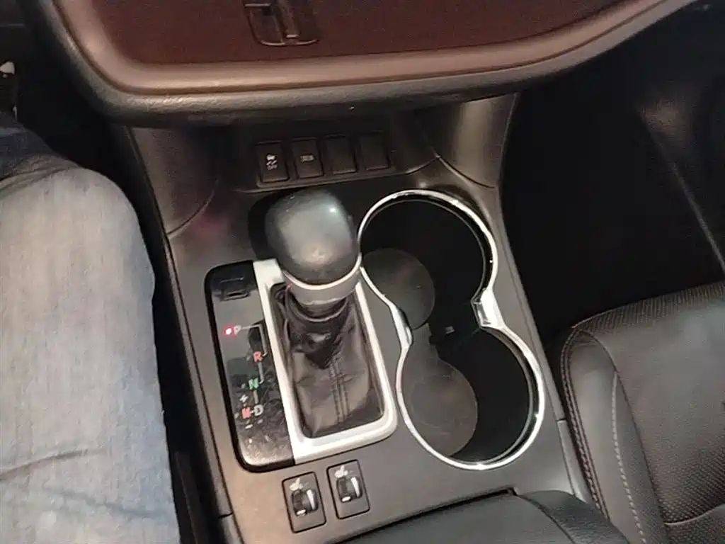 Toyota Highlander 2017 2.0T 2WD Premium 7-Seater фото 10