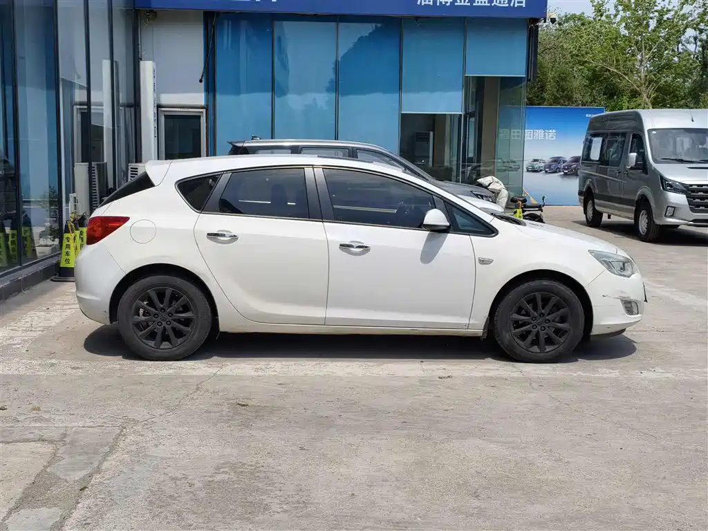 Buick Excelle 2012 XT 1.6L Automatic Comfort фото 3