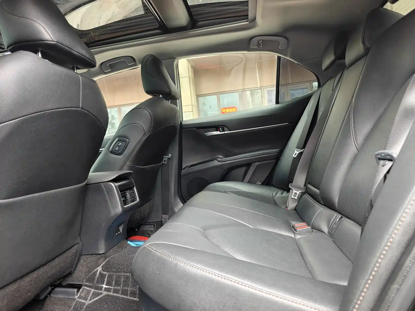 Toyota Camry 2023 Hybrid 2.5HS Fashion Edition фото 8