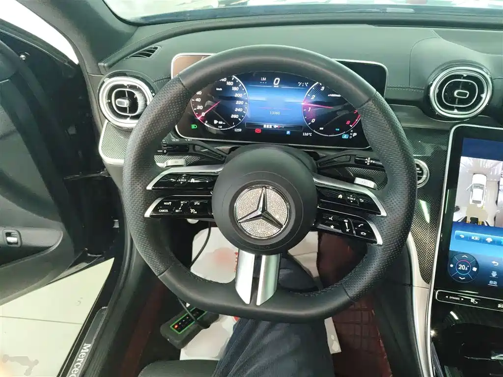 Mercedes-Benz C-Class 2024 Second Facelift C 260 L Night Edition Sport фото 11