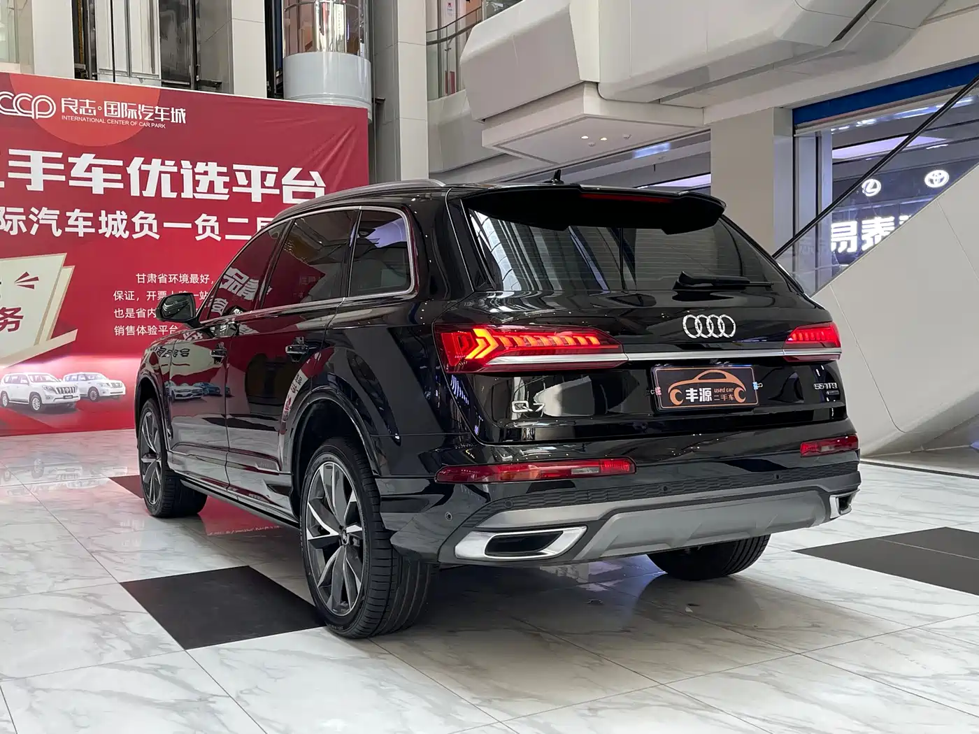 Audi Q7 2023 55 TFSI quattro S line Sport фото 31
