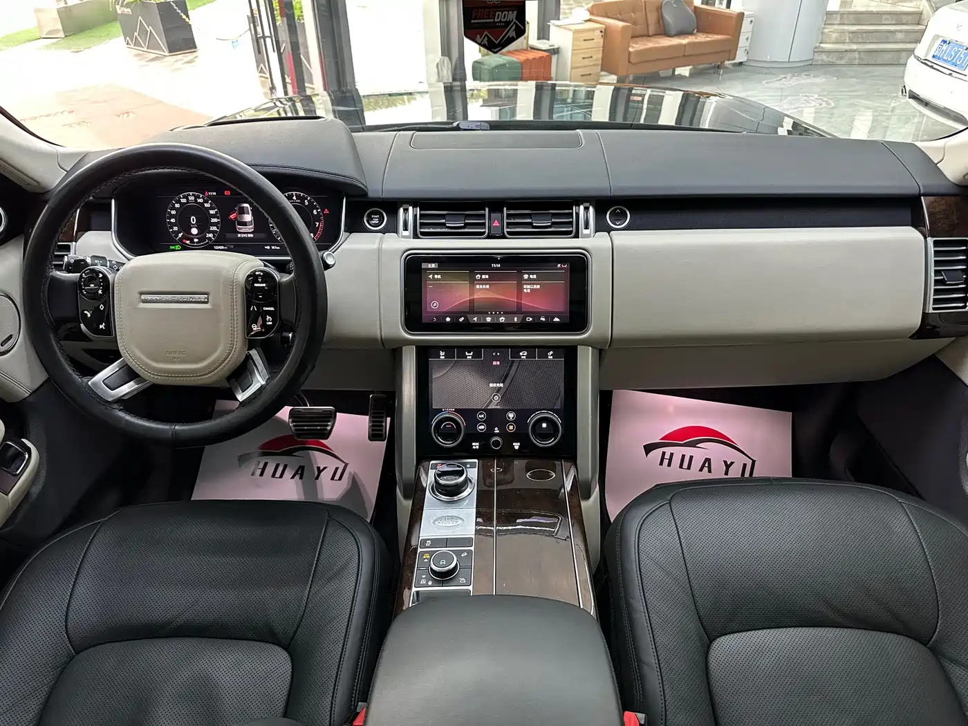 Land Rover Range Rover 2020 3.0 L6 Heritage Edition фото 15