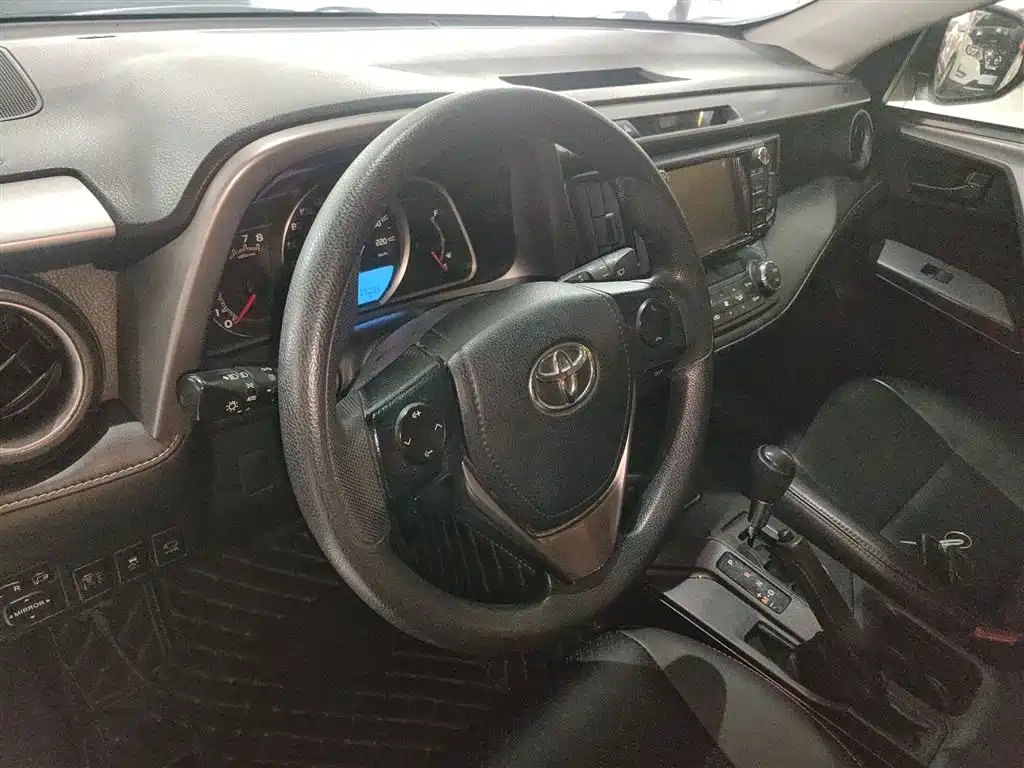 Toyota RAV4 Rongfang 2016 2.0L CVT 2WD Comfort (China V) фото 11
