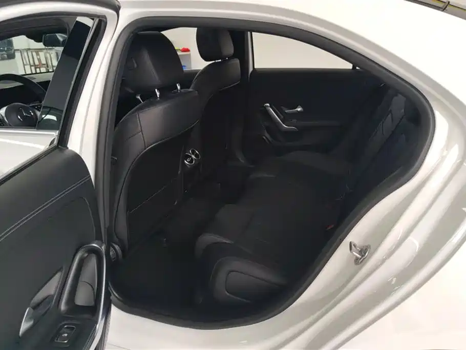 Mercedes-Benz A-Class 2023 A 200 L Dynamic фото 11
