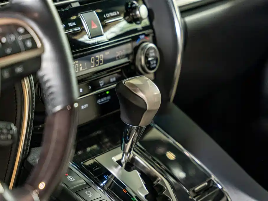 Lexus LM 2020 300h Seven-Seater Elegance Edition фото 15