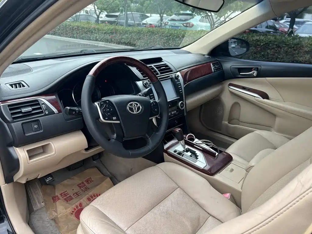 Фото 4 - Toyota Camry