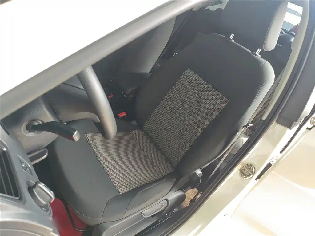 Volkswagen Polo 2016 1.4L Automatic Trend фото 15